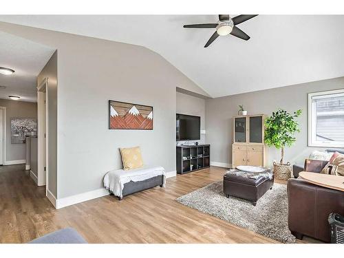 29 Westmount Circle, Okotoks, AB - Indoor Photo Showing Living Room