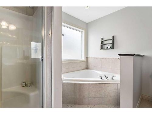 29 Westmount Circle, Okotoks, AB - Indoor Photo Showing Bathroom