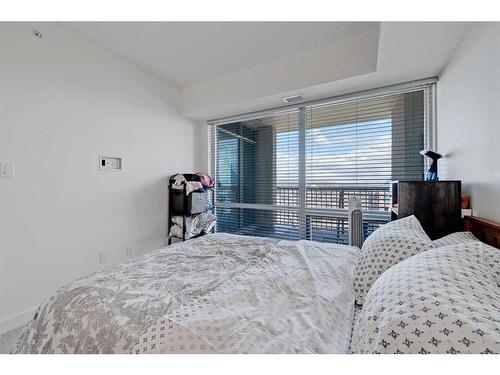 2804-930 6 Avenue Sw, Calgary, AB - Indoor Photo Showing Bedroom
