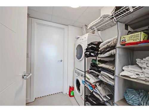 2804-930 6 Avenue Sw, Calgary, AB - Indoor Photo Showing Laundry Room