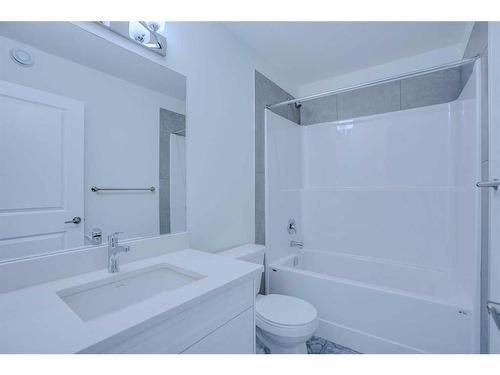 551 Clydesdale Way, Cochrane, AB - Indoor Photo Showing Bathroom