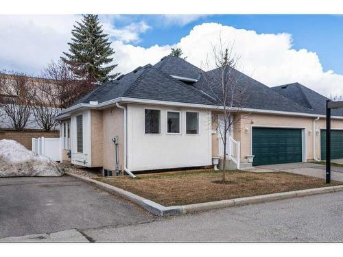 34 Candle Terrace Sw, Calgary, AB - Outdoor