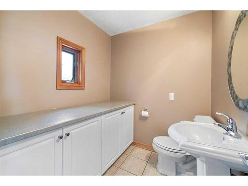 64 Mountain Lion Place, Bragg Creek, AB - Indoor Photo Showing Bathroom