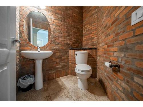 201 Auburn Glen Manor Se, Calgary, AB - Indoor Photo Showing Bathroom
