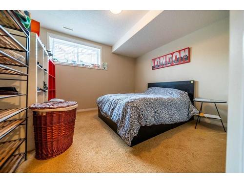 201 Auburn Glen Manor Se, Calgary, AB - Indoor Photo Showing Bedroom