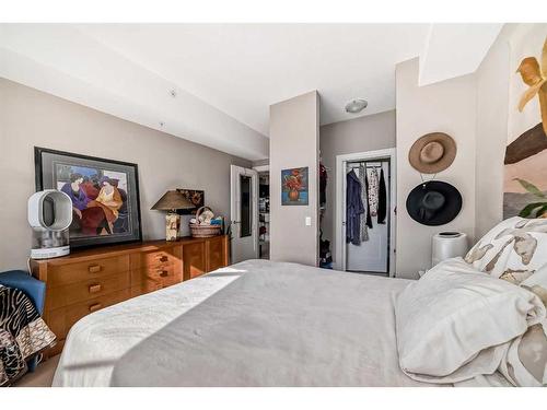 308-518 33 Street Nw, Calgary, AB - Indoor Photo Showing Bedroom