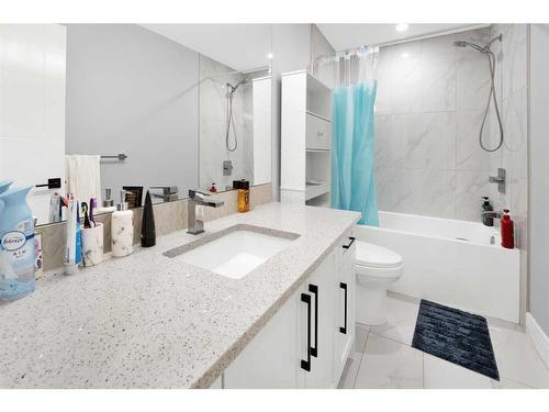 247 Kinniburgh Place, Chestermere, AB - Indoor Photo Showing Bathroom