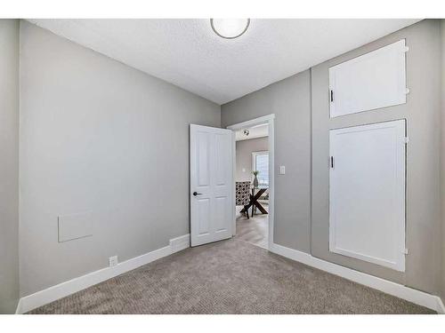 8021 24 Street Se, Calgary, AB - Indoor Photo Showing Other Room