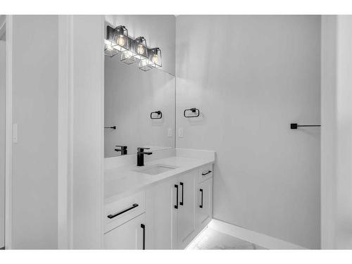 213 South Shore View, Chestermere, AB - Indoor Photo Showing Bathroom