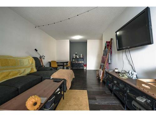 506-1011 12 Avenue Sw, Calgary, AB - Indoor Photo Showing Living Room