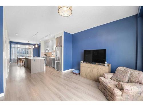 13 Sherwood Lane Nw, Calgary, AB - Indoor Photo Showing Living Room