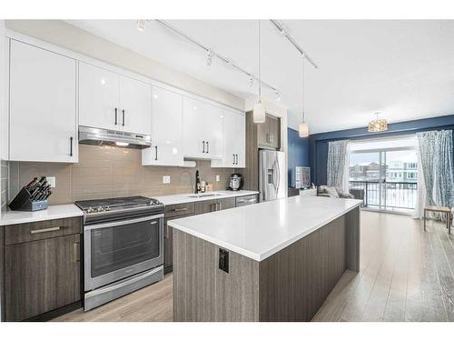 13 Sherwood Lane Nw, Calgary, AB - Indoor Photo Showing Kitchen With Upgraded Kitchen