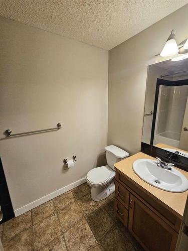 2309-11811 Lake Fraser Drive Se, Calgary, AB - Indoor Photo Showing Bathroom