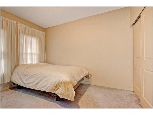 2502-11811 Lake Fraser Drive Se, Calgary, AB - Indoor Photo Showing Bedroom