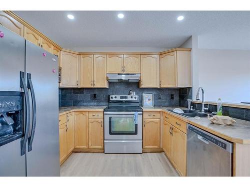 117 Coral Springs Mews Ne, Calgary, AB - Indoor Photo Showing Kitchen