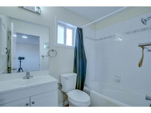 117 Coral Springs Mews Ne, Calgary, AB - Indoor Photo Showing Bathroom
