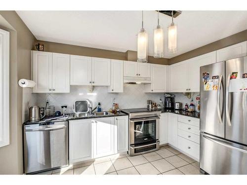 105 Eversyde Point Sw, Calgary, AB - Indoor Photo Showing Kitchen With Double Sink