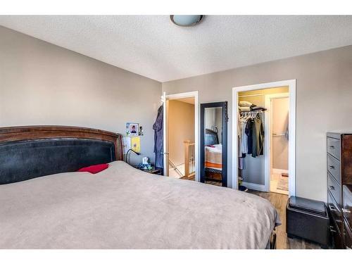 105 Eversyde Point Sw, Calgary, AB - Indoor Photo Showing Bedroom