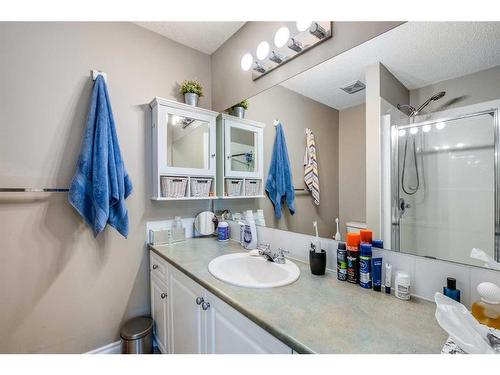 105 Eversyde Point Sw, Calgary, AB - Indoor Photo Showing Bathroom