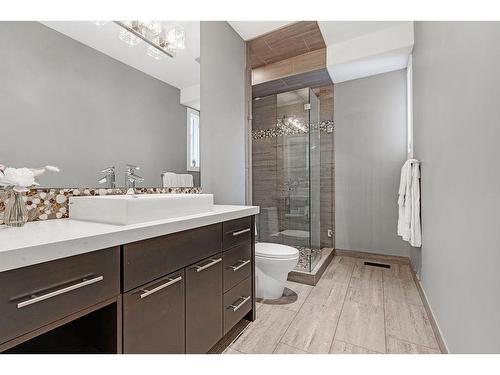127 35 Street Nw, Calgary, AB - Indoor Photo Showing Bathroom
