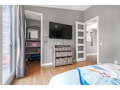 127 35 Street Nw, Calgary, AB - Indoor Photo Showing Bedroom