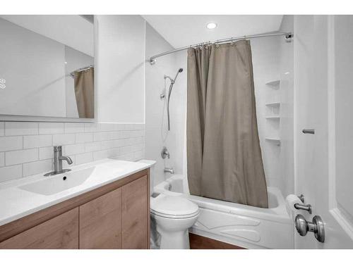 75 Havenhurst Crescent Sw, Calgary, AB - Indoor Photo Showing Bathroom