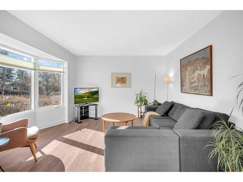 75 Havenhurst Crescent Sw, Calgary, AB - Indoor Photo Showing Living Room