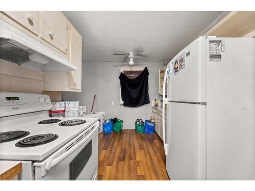 4726 47 Street, Olds, AB - Indoor Photo Showing Kitchen