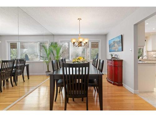 2419 Usher Road Nw, Calgary, AB - Indoor Photo Showing Dining Room