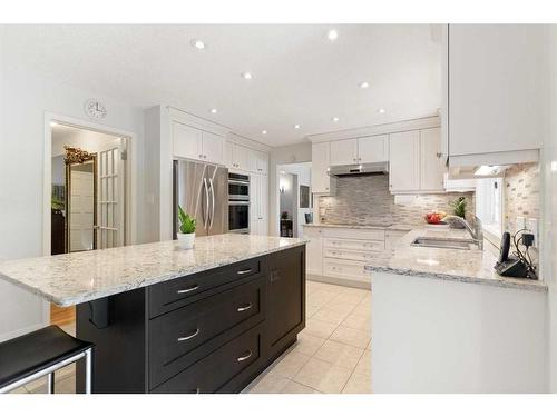 2419 Usher Road Nw, Calgary, AB - Indoor Photo Showing Kitchen With Upgraded Kitchen