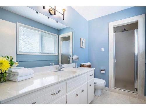 2419 Usher Road Nw, Calgary, AB - Indoor Photo Showing Bathroom