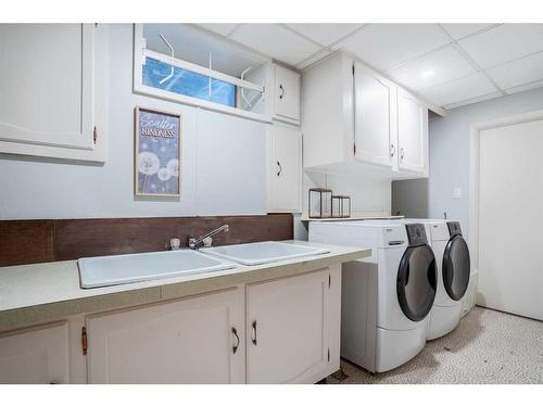 2419 Usher Road Nw, Calgary, AB - Indoor Photo Showing Laundry Room