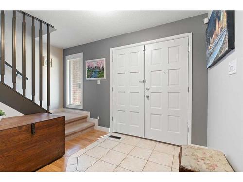 2419 Usher Road Nw, Calgary, AB - Indoor Photo Showing Other Room