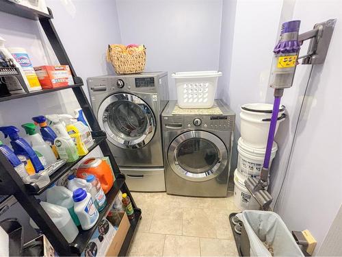 35 West Mitford Crescent, Cochrane, AB - Indoor Photo Showing Laundry Room