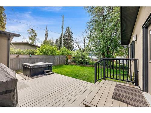 414 Wildwood Drive Sw, Calgary, AB - Outdoor With Deck Patio Veranda