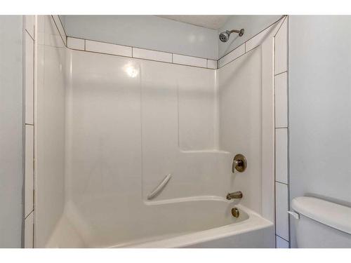 303-1108 15 Street Sw, Calgary, AB - Indoor Photo Showing Bathroom