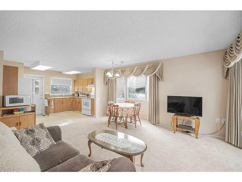 2727 Dovely Park Se, Calgary, AB - Indoor Photo Showing Living Room
