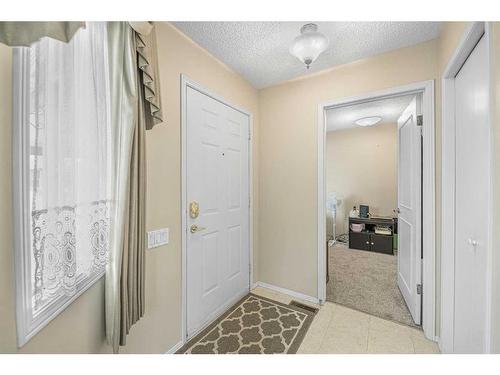 2727 Dovely Park Se, Calgary, AB - Indoor Photo Showing Other Room