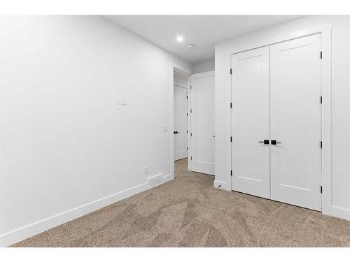 1131 Renfrew Drive Ne, Calgary, AB - Indoor Photo Showing Other Room