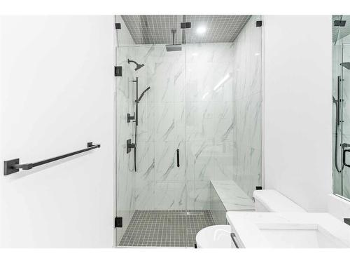 1131 Renfrew Drive Ne, Calgary, AB - Indoor Photo Showing Bathroom