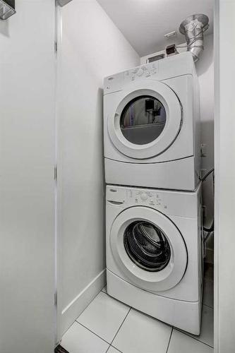 507-550 Riverfront Avenue Se, Calgary, AB - Indoor Photo Showing Laundry Room