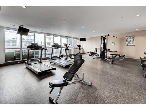 507-550 Riverfront Avenue Se, Calgary, AB - Indoor Photo Showing Gym Room