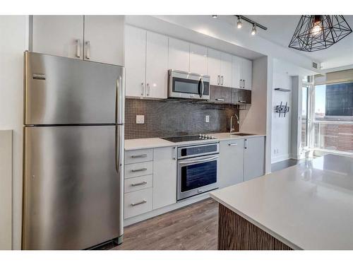 507-550 Riverfront Avenue Se, Calgary, AB - Indoor Photo Showing Kitchen With Stainless Steel Kitchen With Upgraded Kitchen