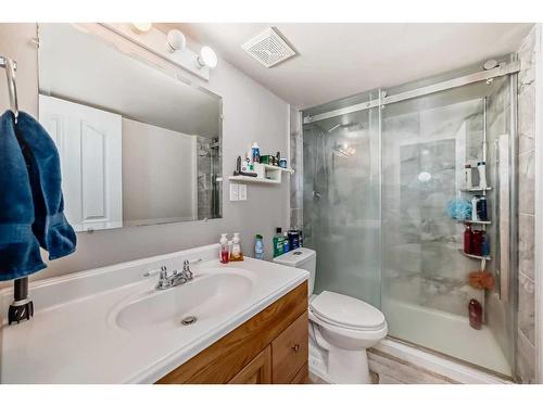 9 Westlake Circle, Strathmore, AB - Indoor Photo Showing Bathroom