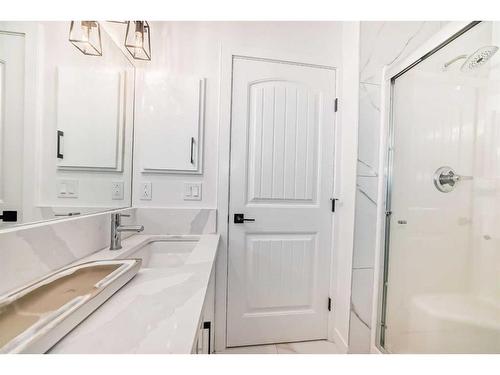 9195 Saddlebrook Drive Ne, Calgary, AB - Indoor Photo Showing Bathroom