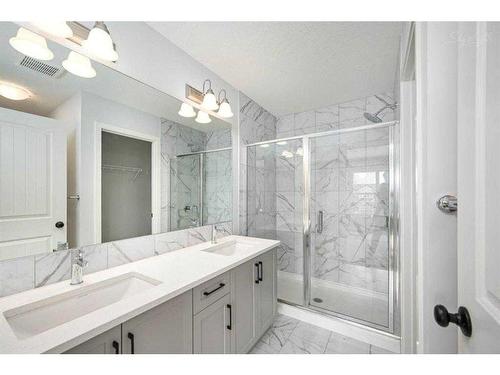 113 Midtown Close Sw, Airdrie, AB - Indoor Photo Showing Bathroom