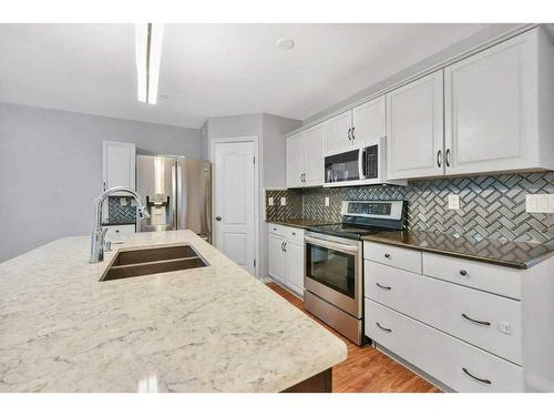 4012 68 Street, Stettler, AB - Indoor Photo Showing Kitchen With Double Sink With Upgraded Kitchen
