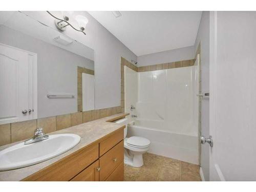 4012 68 Street, Stettler, AB - Indoor Photo Showing Bathroom