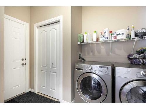 13 Royal Birch Hill Nw, Calgary, AB - Indoor Photo Showing Laundry Room