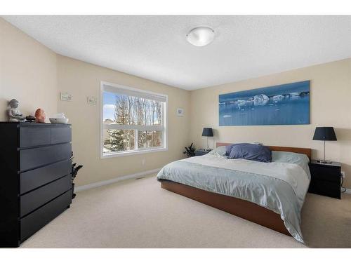 13 Royal Birch Hill Nw, Calgary, AB - Indoor Photo Showing Bedroom